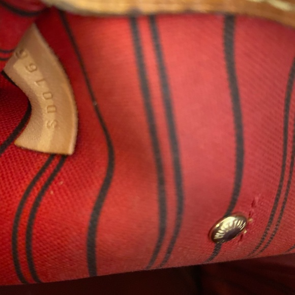 Louis Vuitton Neverfull MM - Picture 6 of 8